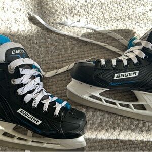 Bauer Black and White youth hockey Skates